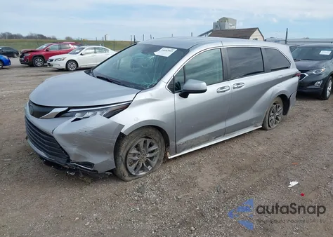 2021 Toyota Sienna Le z USA, uszkodzony, nr VIN 5TDKRKEC6MS046724